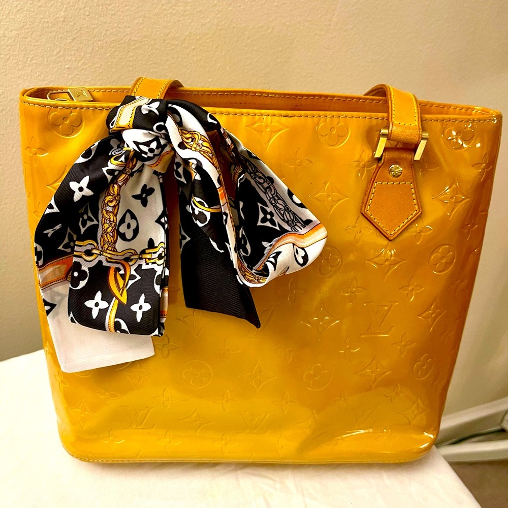 Elegant AccentBandeau Silk Twilly Scarf in Yellow Monogram Pattern - Picture 3 of 5
